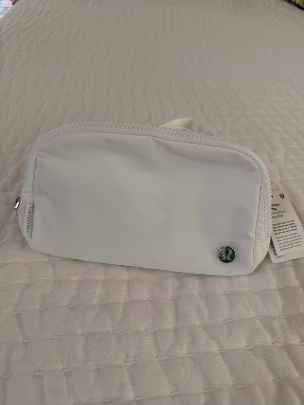 NWT Lululemon Everywhere Belt Bag 1L white